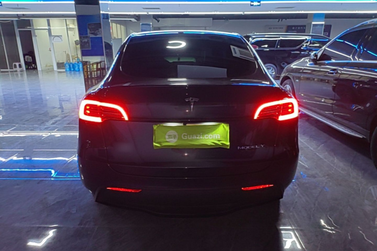 Tesla Model Y 2025 car image #6