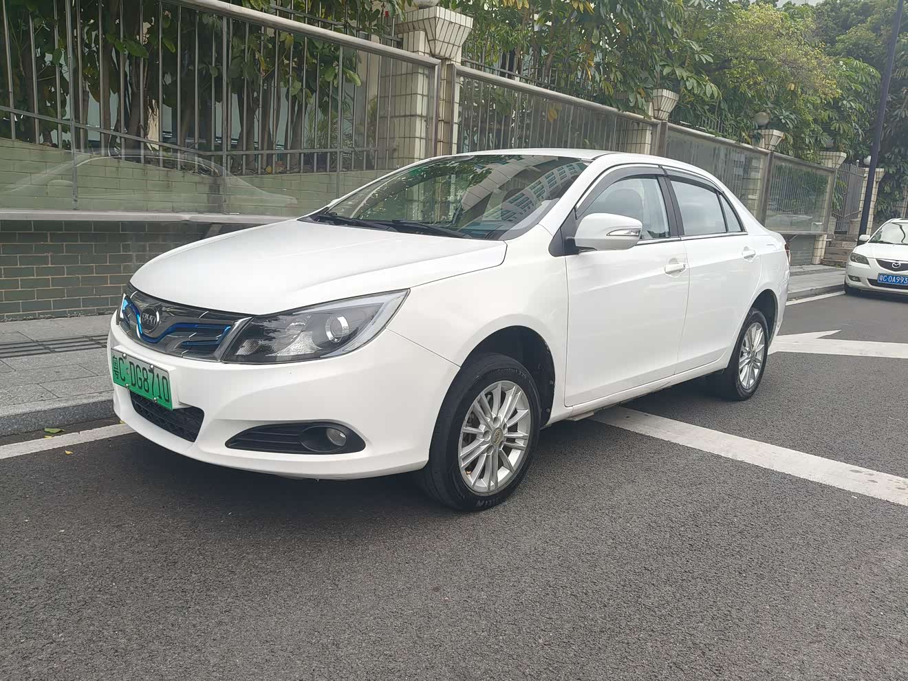 BYD e5 2018 car image 
