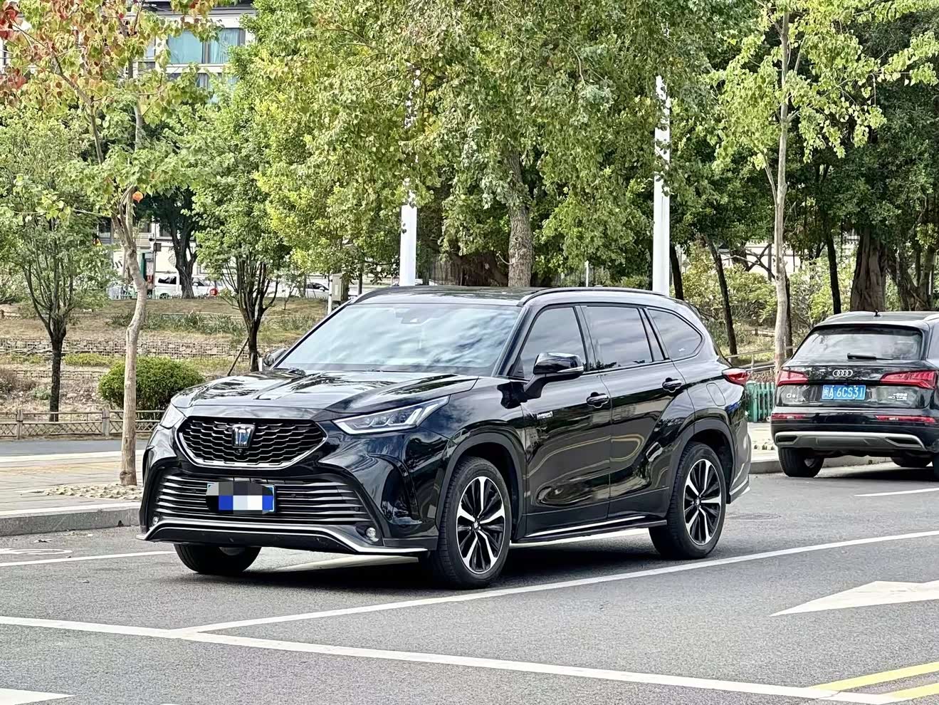 Toyota Crown Kluger 2021 immagine di auto 