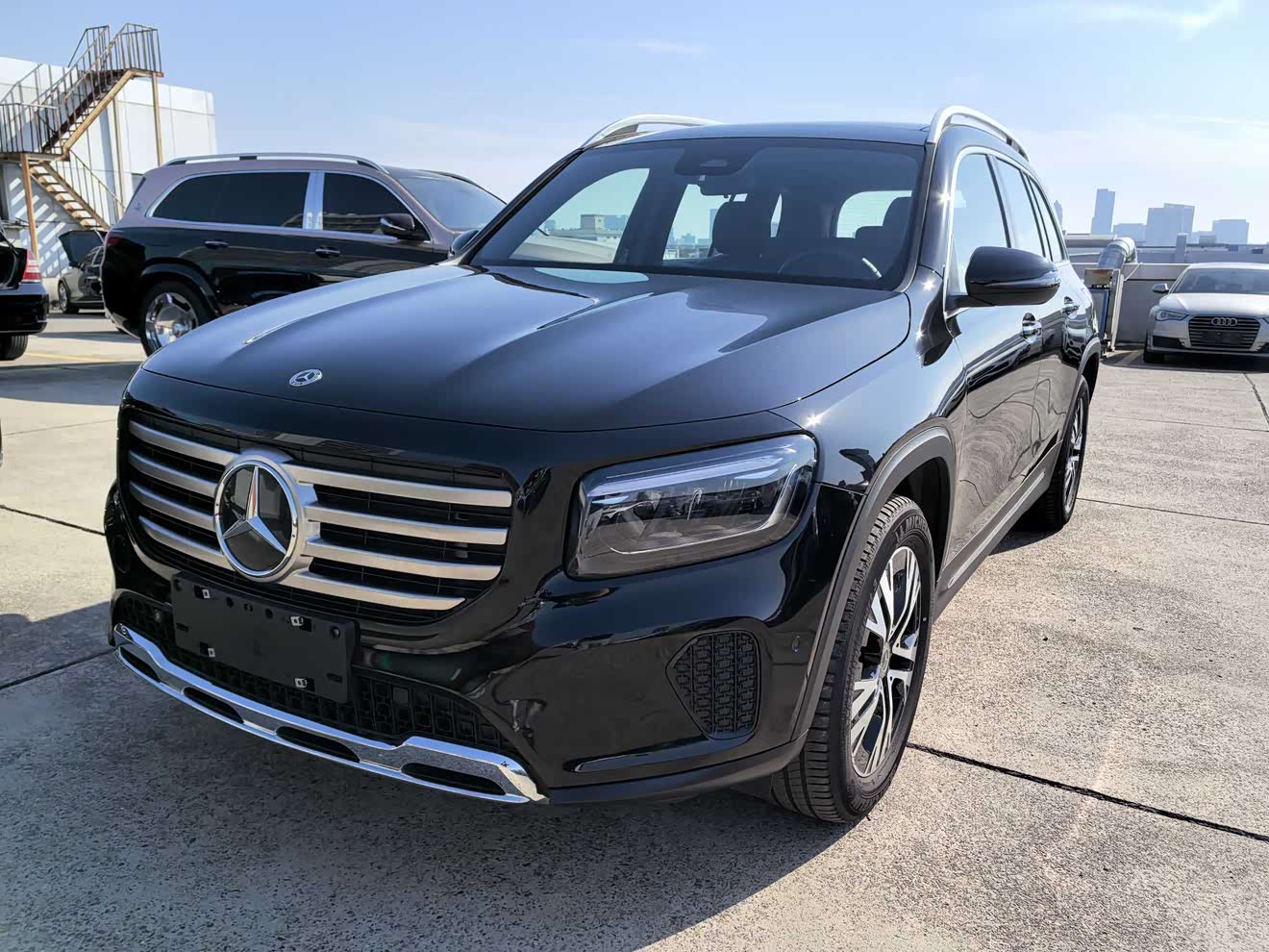 Mercedes-Benz GLB Class 2024 car image 