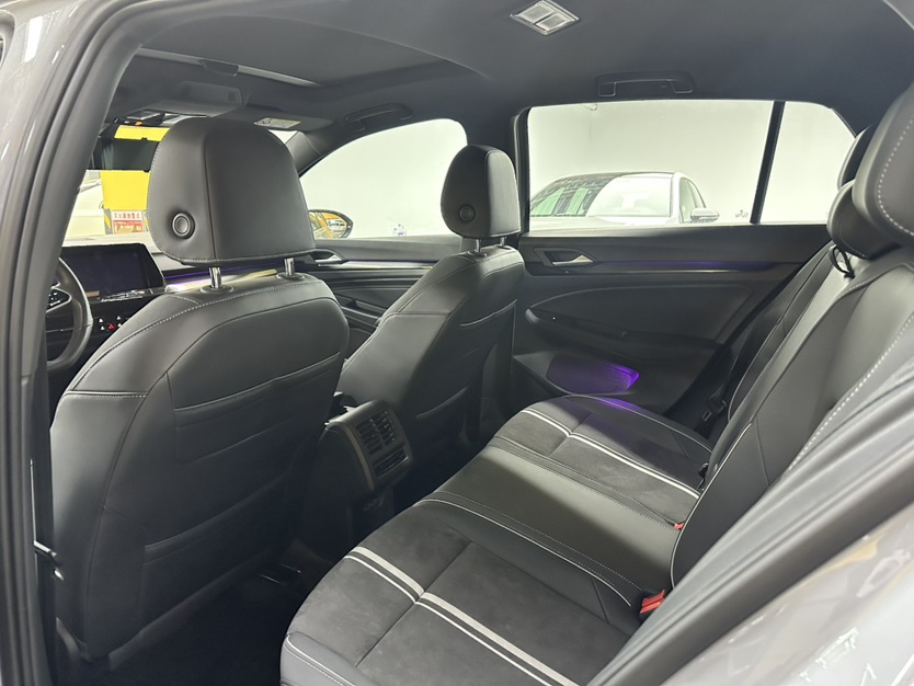 Volkswagen Golf 2024 car image #4