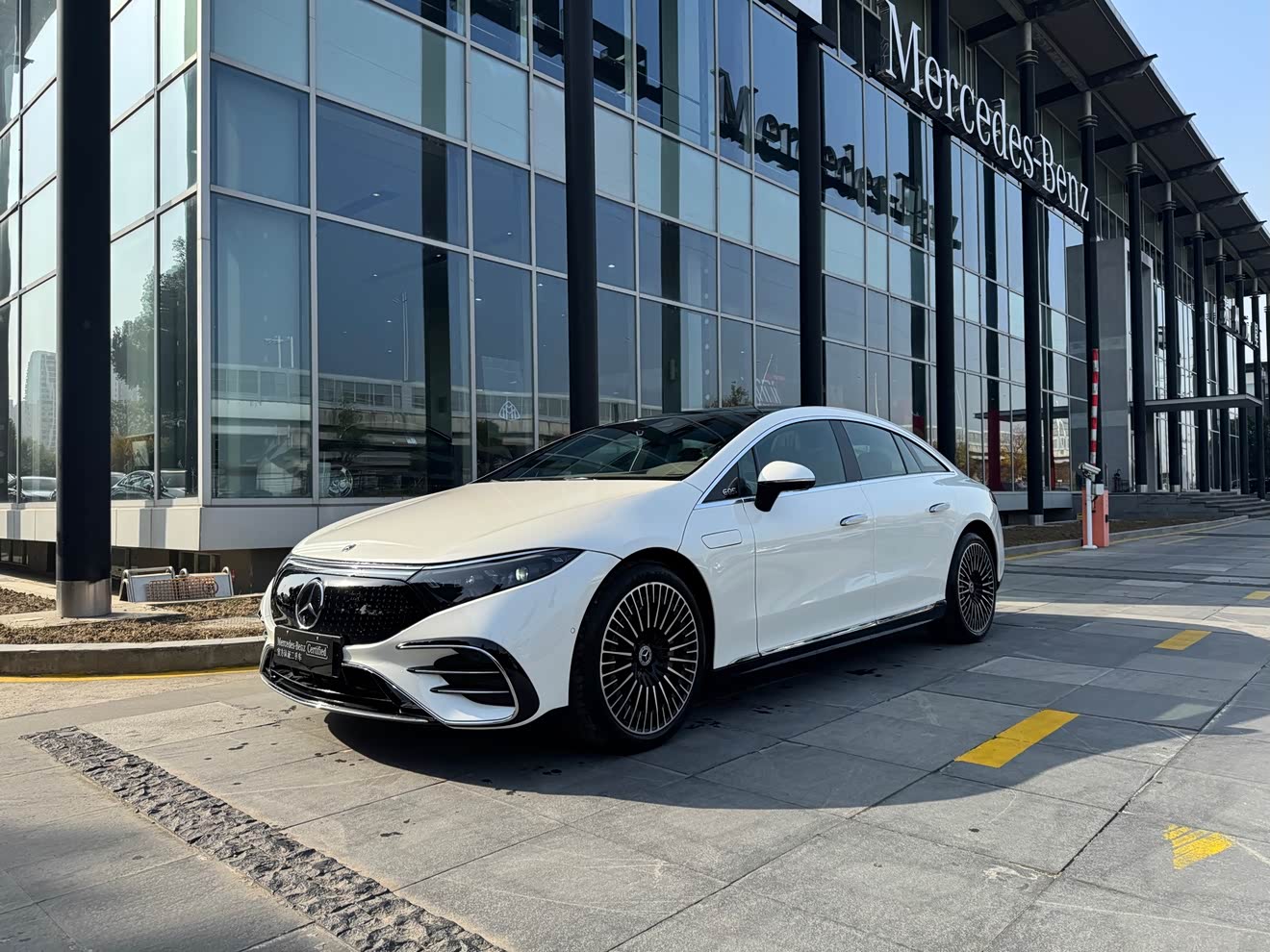 Mercedes-Benz EQS Class 2023 car image 