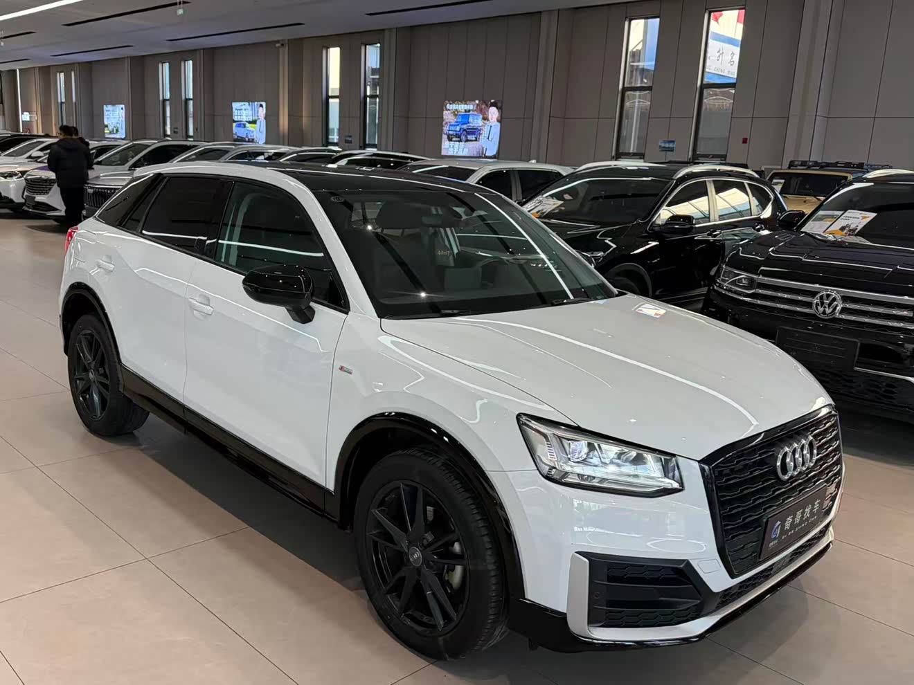 Audi Q2L 2020 car image 