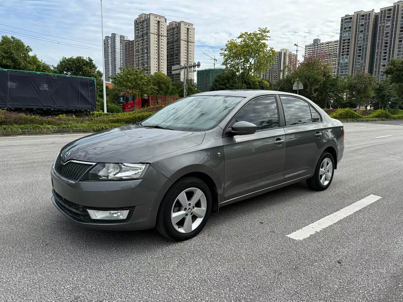 Skoda Rapid 2013 car image 