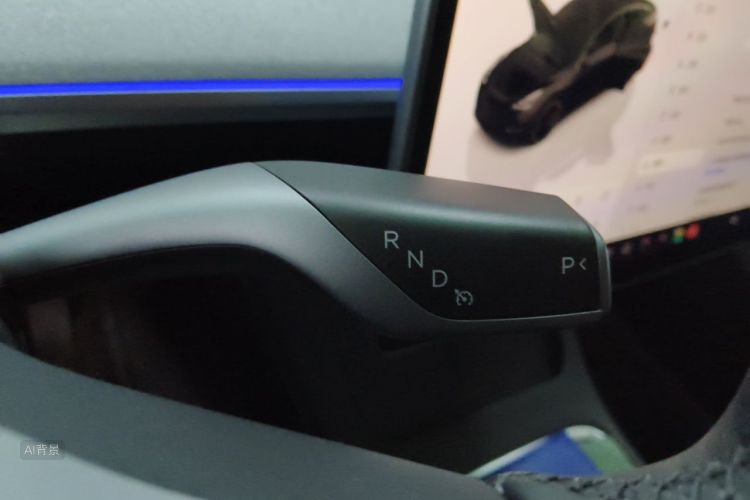 Tesla Model Y 2024 #16 Tesla Model Y 2024 car image #16