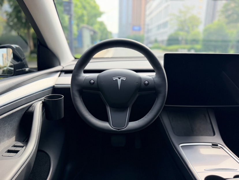Tesla Model Y 2023 #6 Tesla Model Y 2023 car image #6