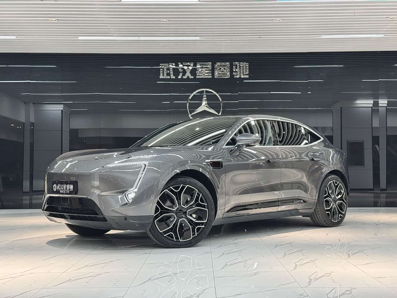Avatr 11 2023 car image 