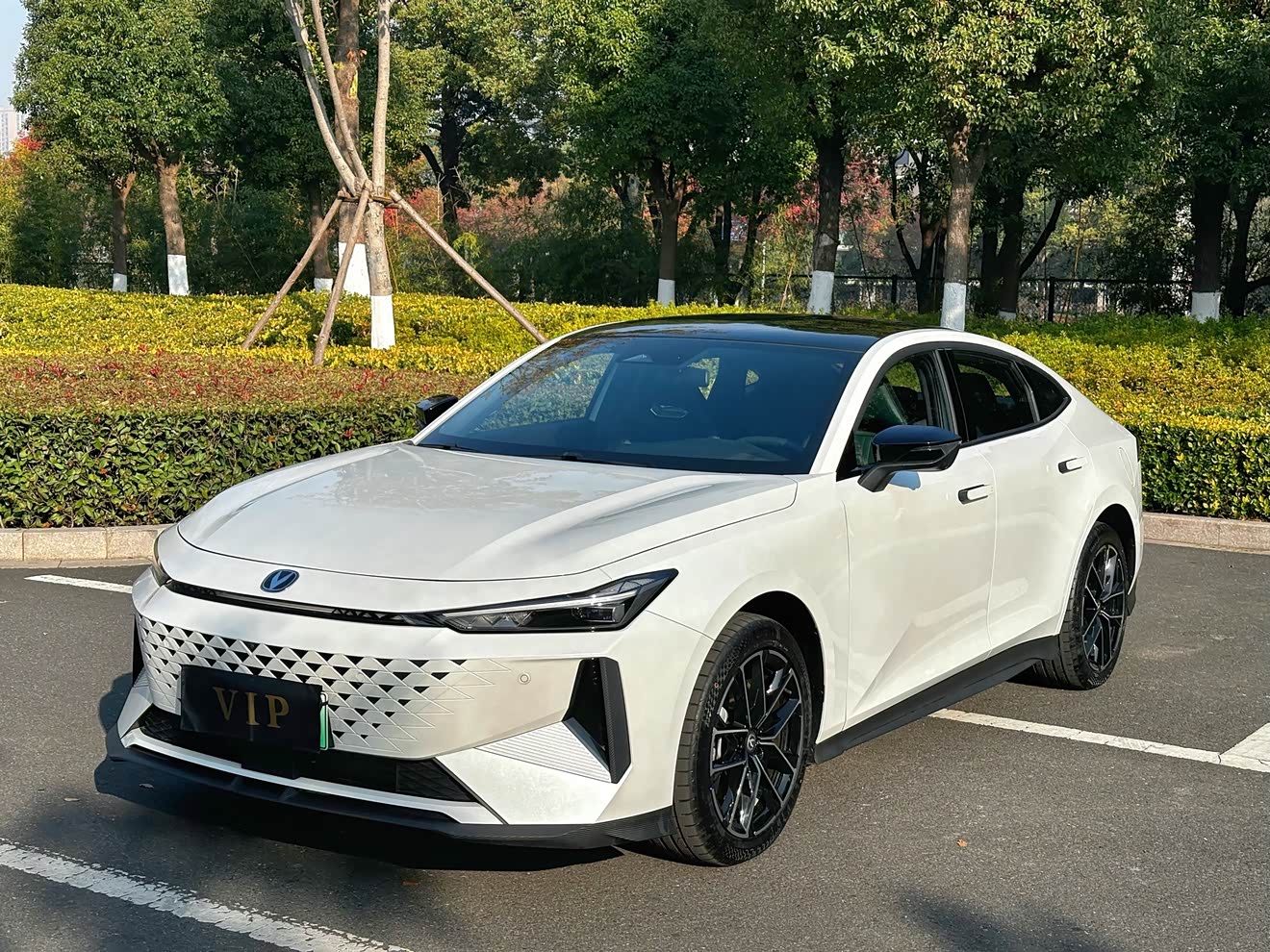 Changan UNI-V iDD 2025 car image 