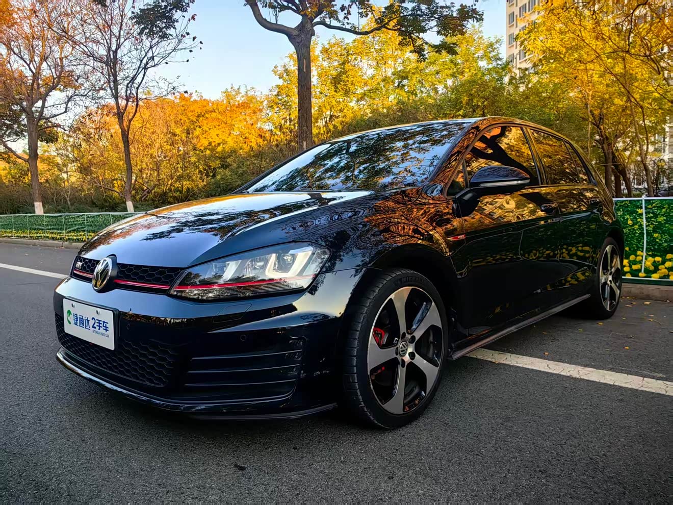 Volkswagen GolfGTI 2017 car image 