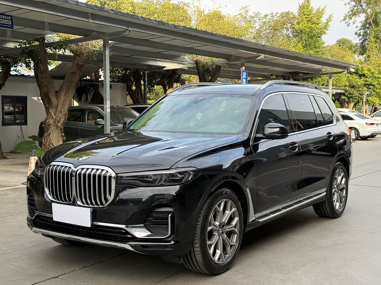 BMW X7 2020 car image 