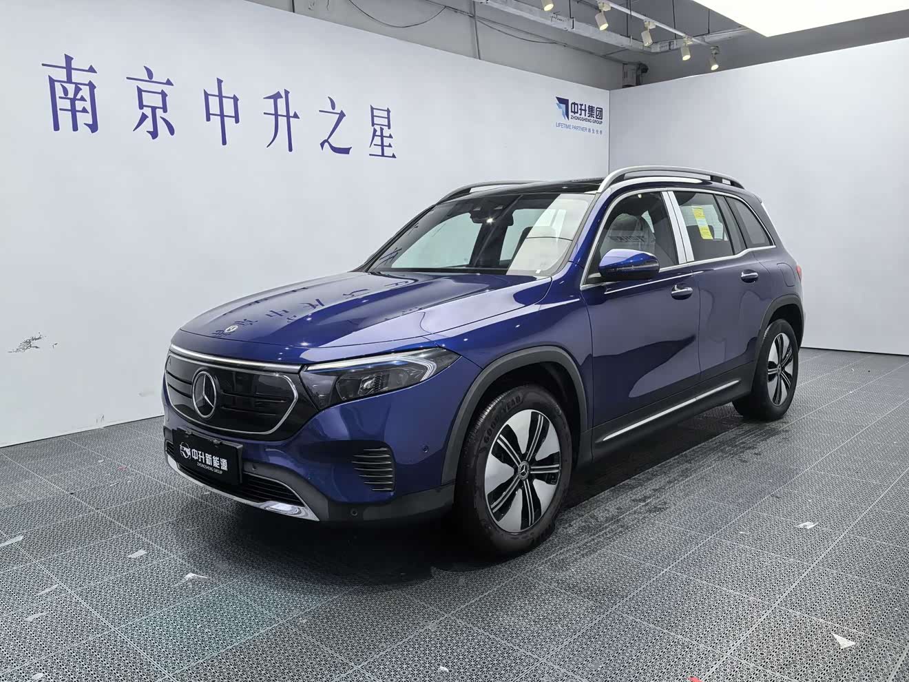 Mercedes-Benz EQB Class 2025 car image 