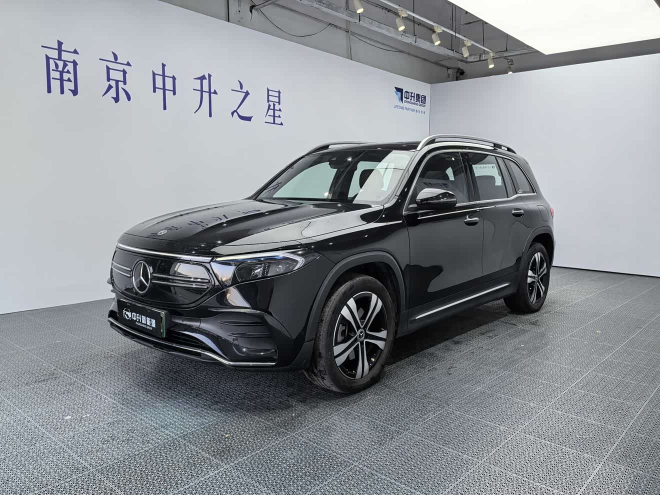 Mercedes-Benz EQB Class 2024 car image 