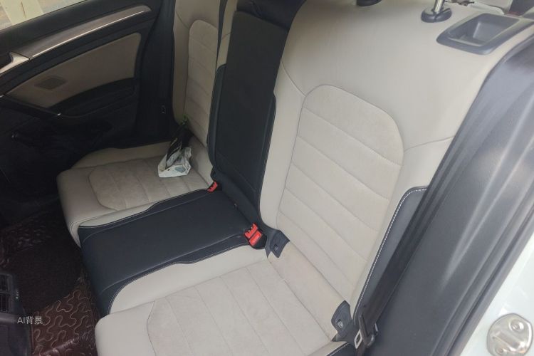 Volkswagen Golf 2017 car image #19