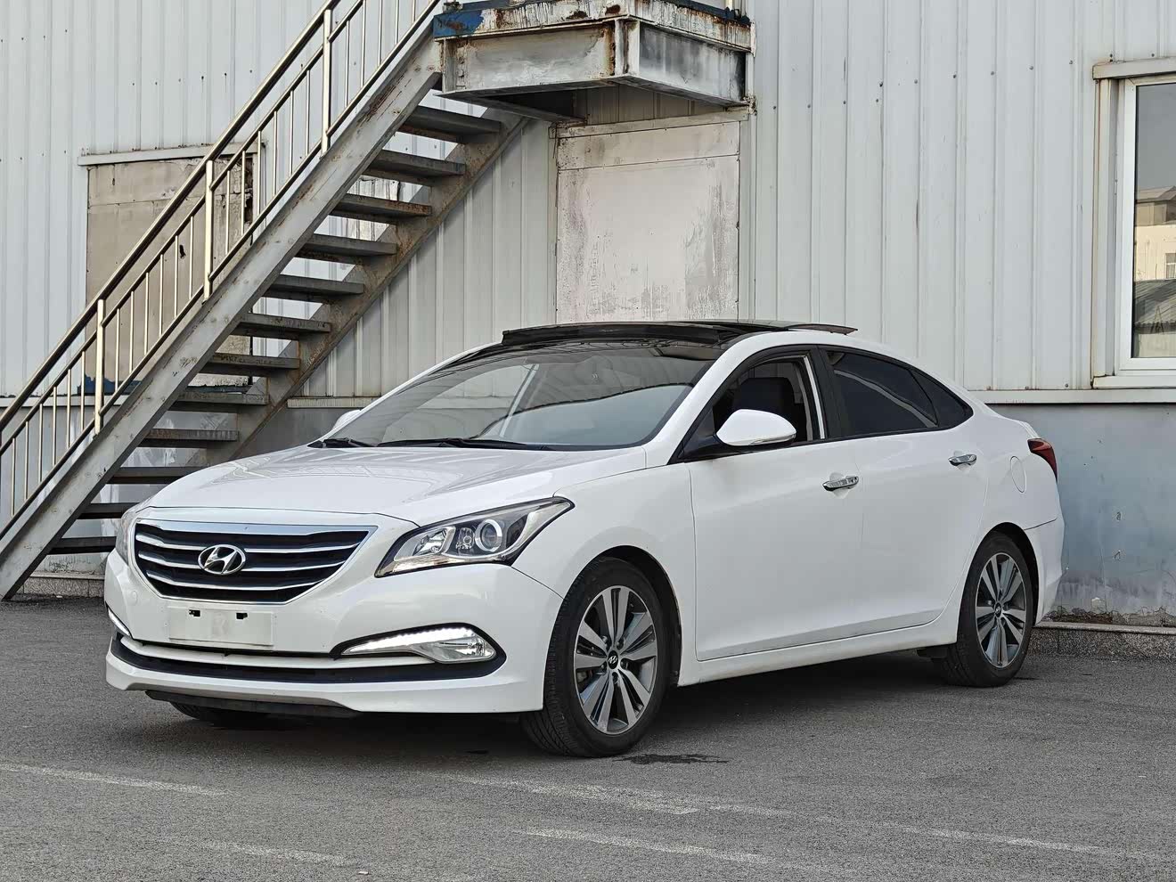 Hyundai Mistra 2014 car image 