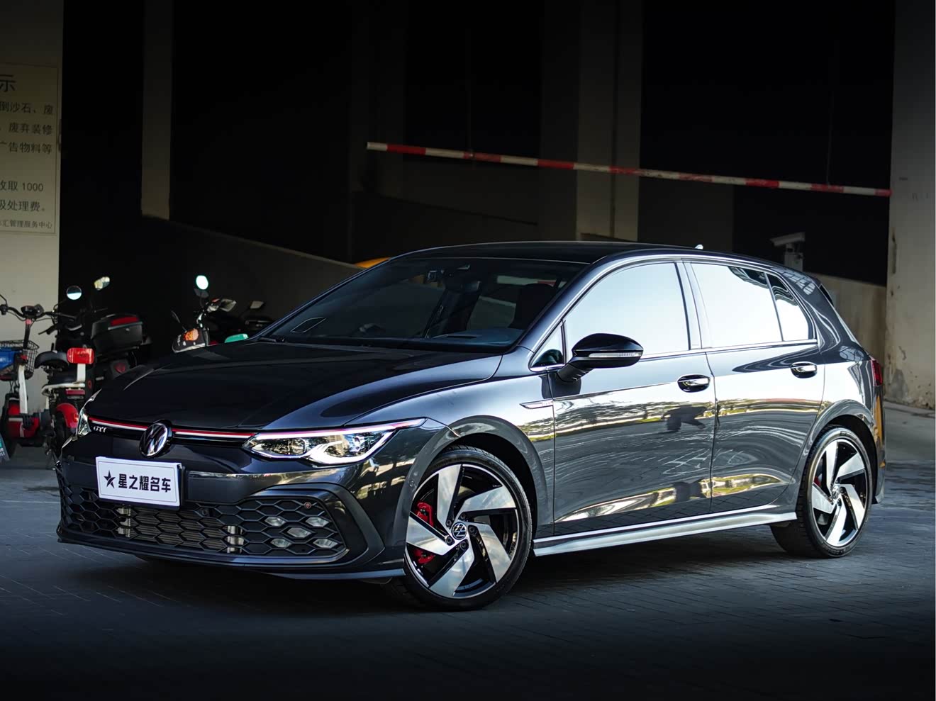 Volkswagen GolfGTI 2022 car image 