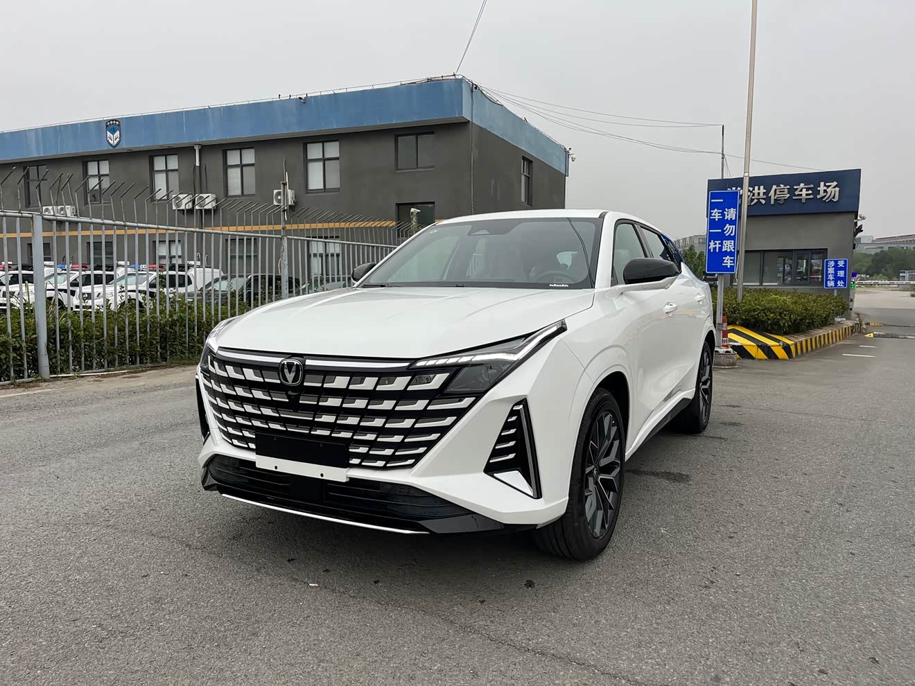 Changan UNI-Z 2025 car image 
