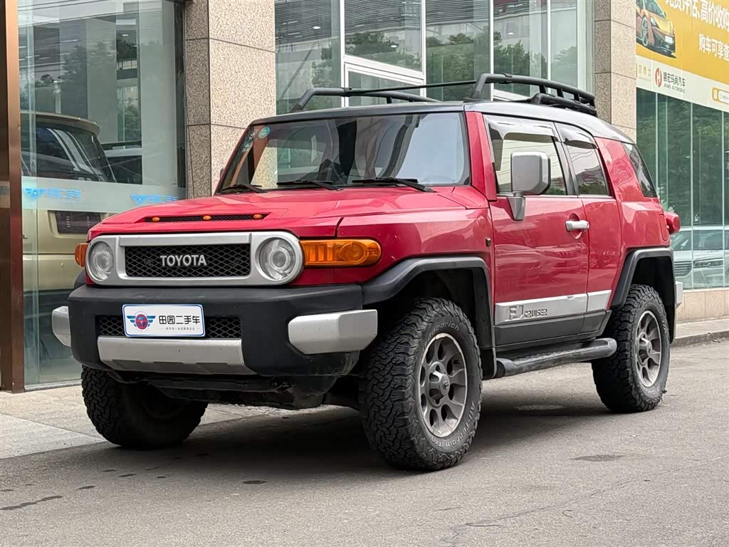 Toyota FJ Cruiser 2012 car image 