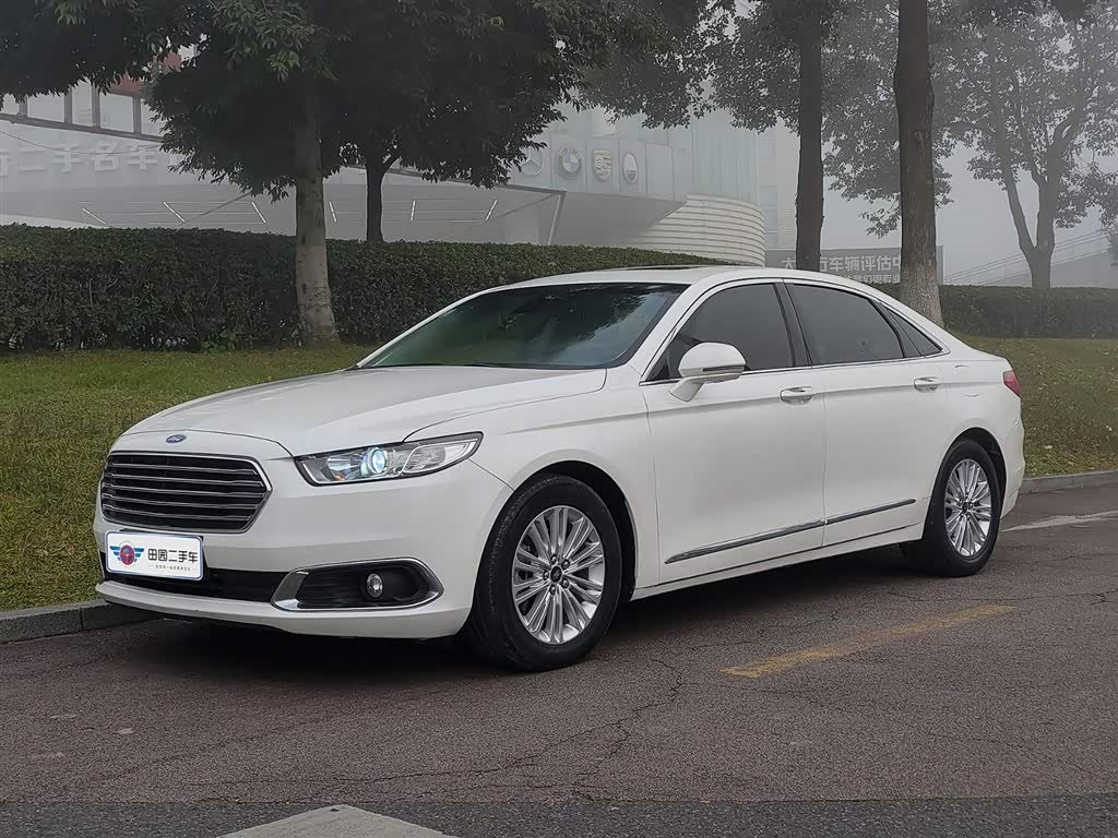 Ford Taurus 2019 car image 