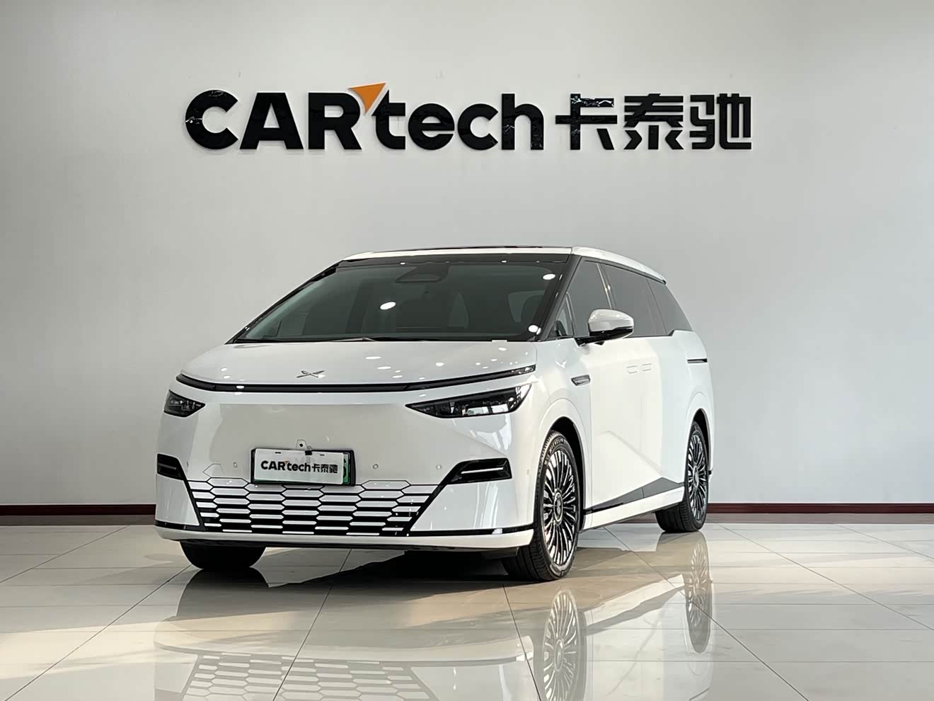 Xpeng X9 2025 immagine di auto 