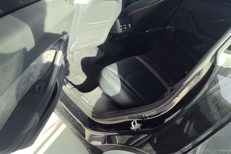 Tesla Model Y 2023 #17 Tesla Model Y 2023 car image #17