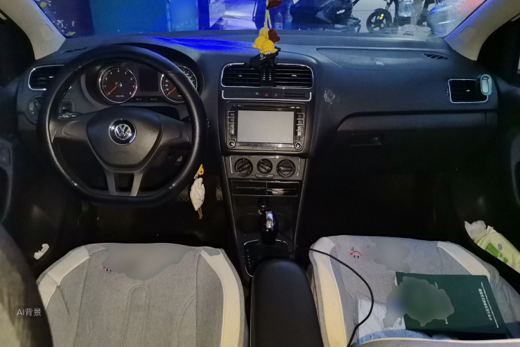 Volkswagen Polo 2015 car image #11