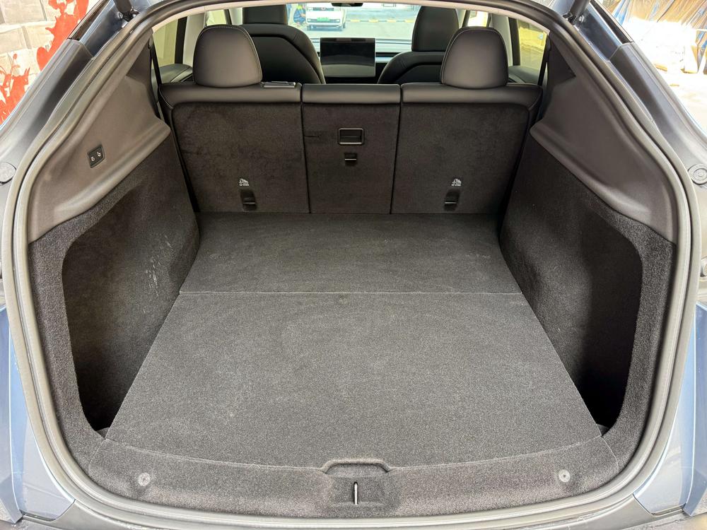 Tesla Model Y 2025 #16 Tesla Model Y 2025 car image #16