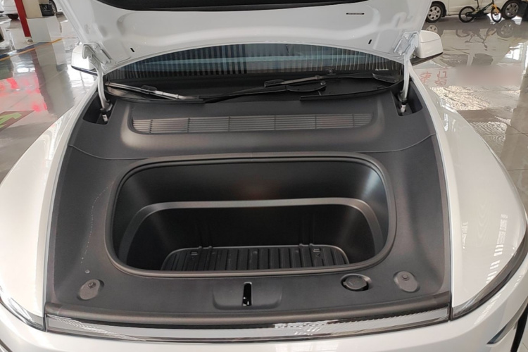 Tesla Model Y 2025 #22 Tesla Model Y 2025 car image #22