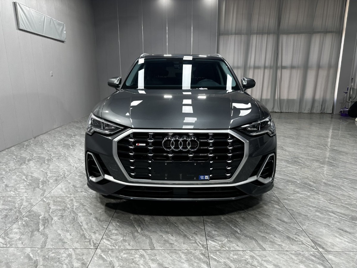 Audi Q3 2022 car image #2