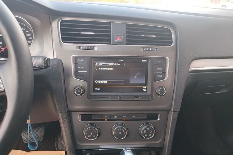 Volkswagen Golf 2017 car image #13