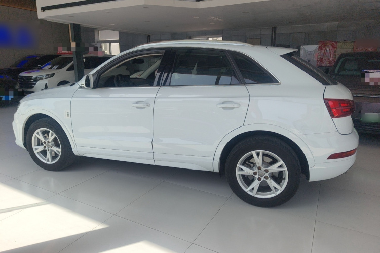 Audi Q3 2019 car image #8