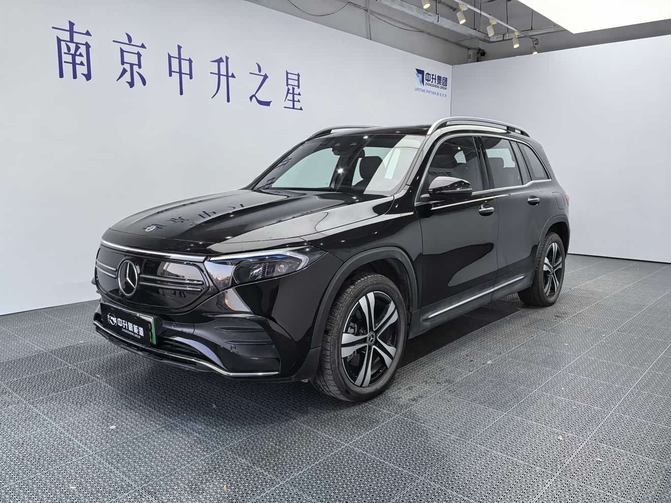 Mercedes-Benz EQB Class 2024 car image 