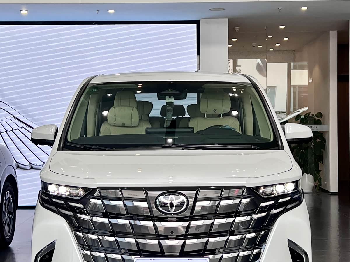 Toyota Alphard car image 