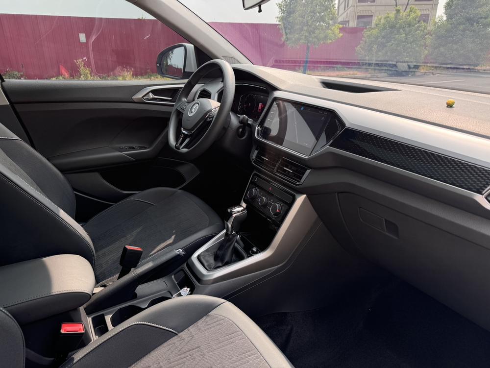 Volkswagen T-Cross 2024 car image #9