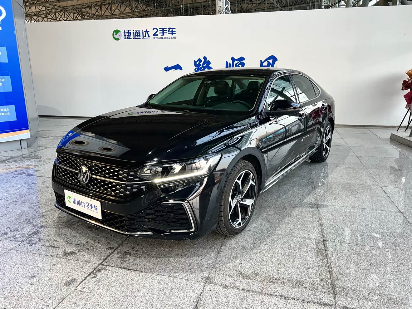 Volkswagen Passat 2023 car image 