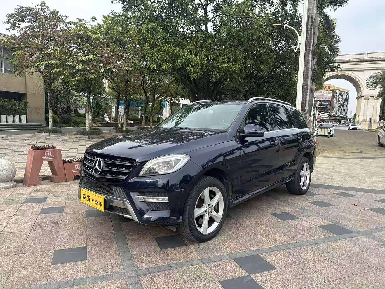 Mercedes-Benz M Class 2014 car image 