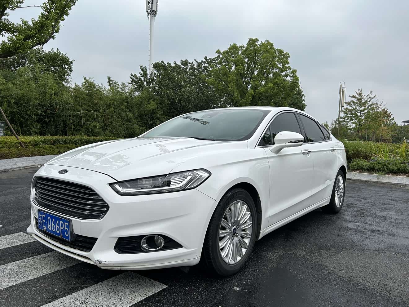Ford Mondeo 2014 car image 