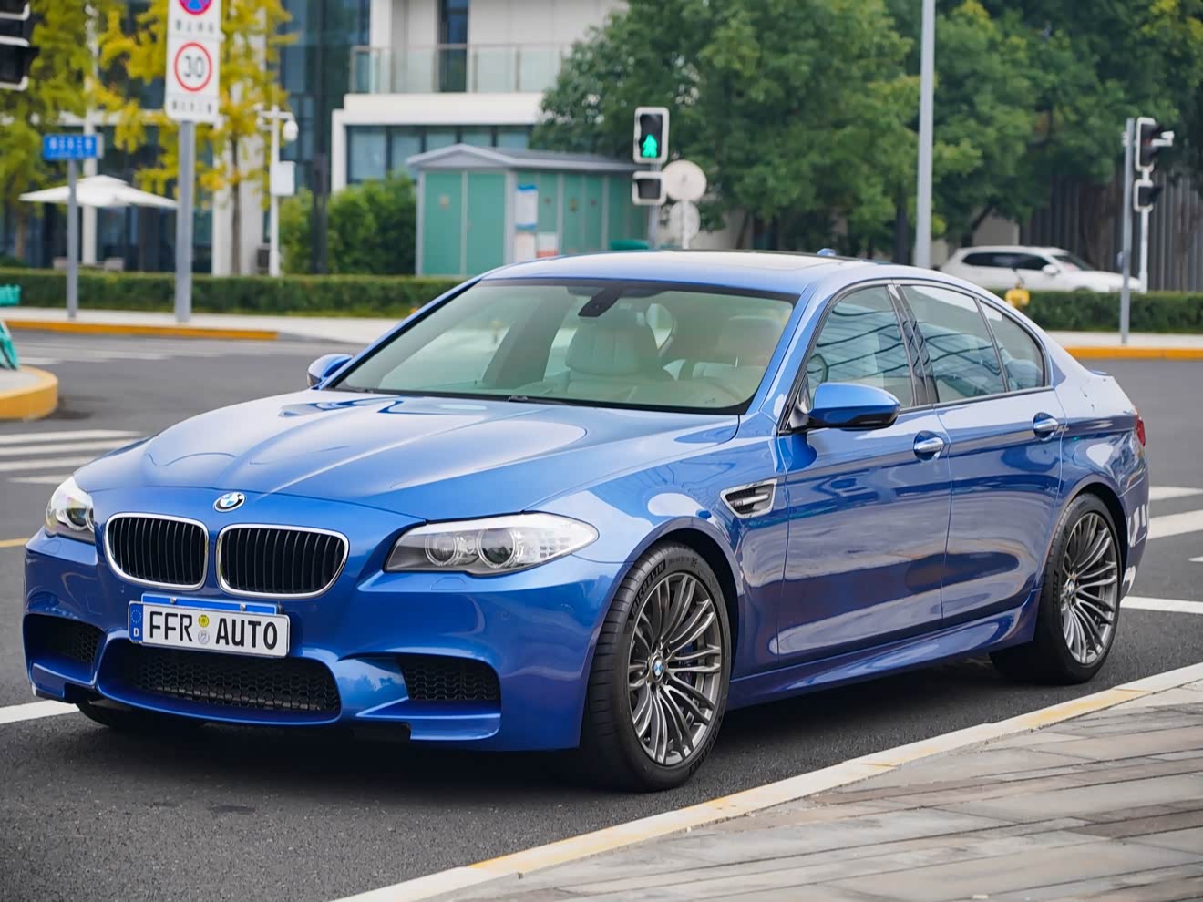 BMW M5 2012 car image 