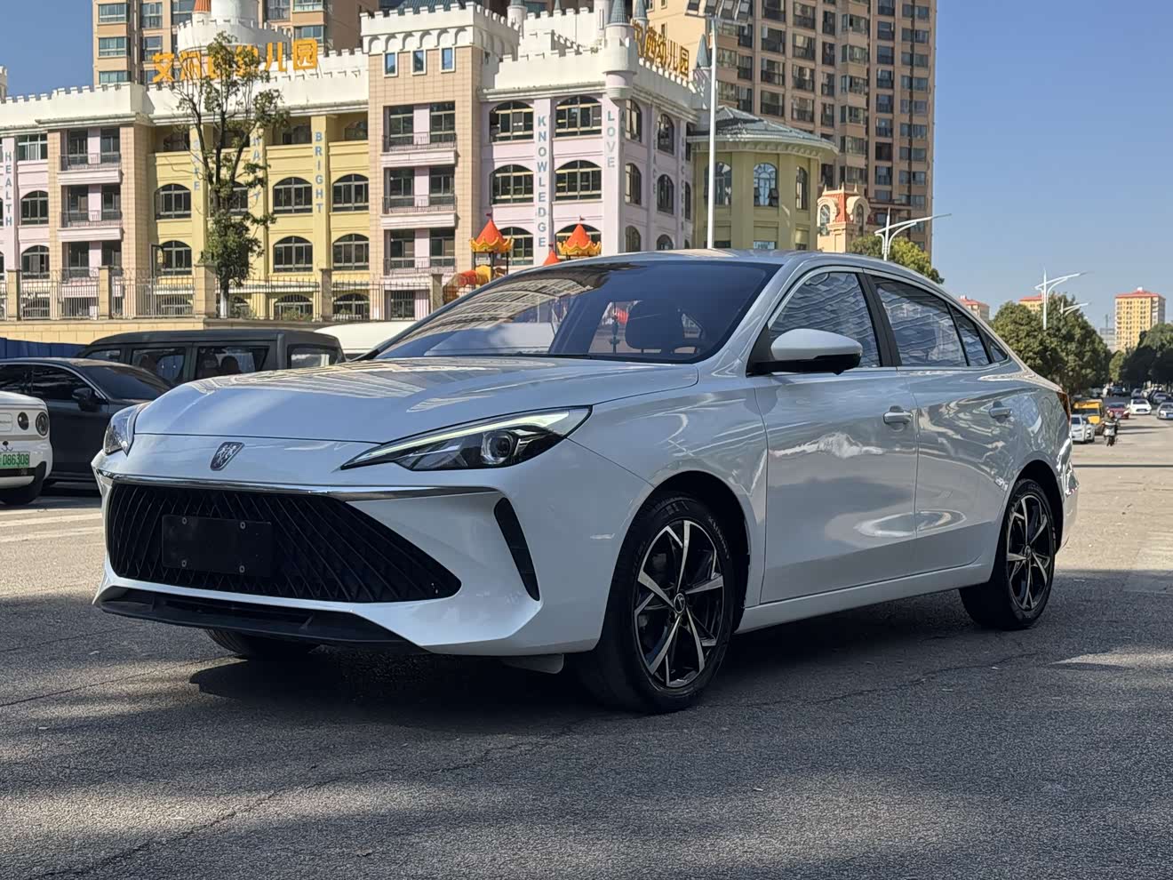 Roewe i5 2023 car image 