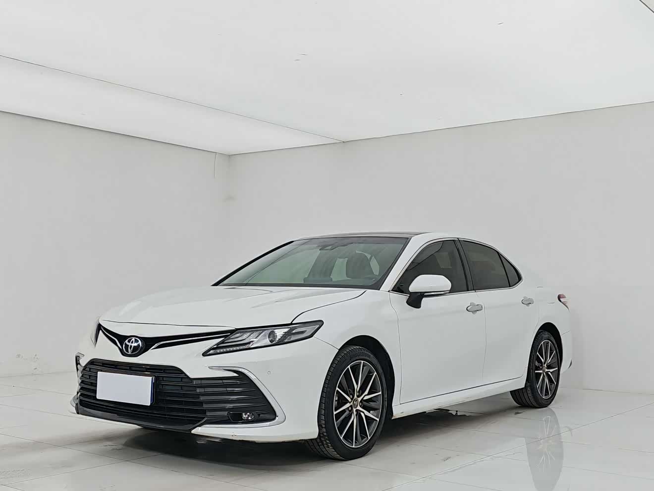 Toyota Camry 2022 car image 