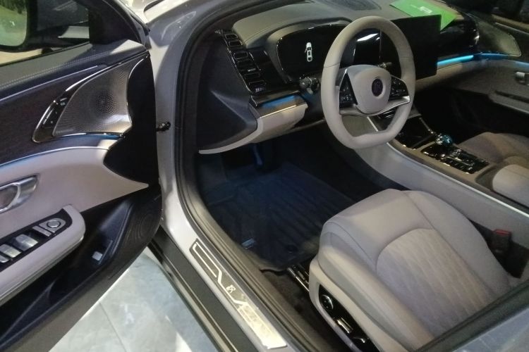 BYD Han 2024 car image #16