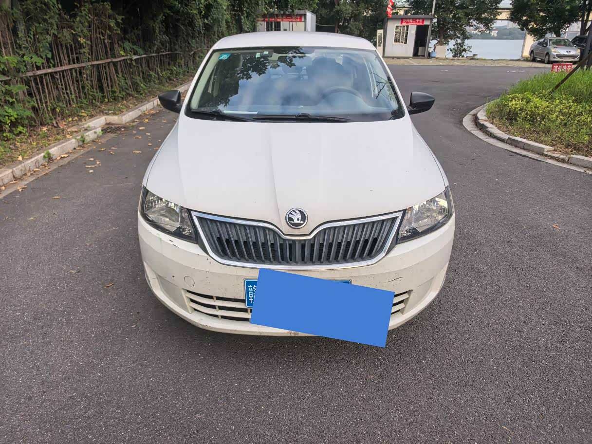 Skoda Rapid 2014 Skoda Rapid 2014 car image