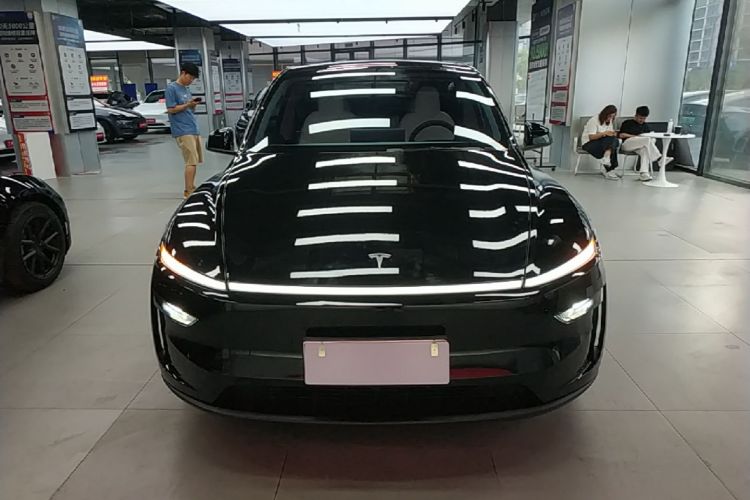 Tesla Model Y 2025 #3 Tesla Model Y 2025 car image #3