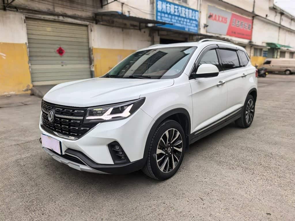 Forthing T5 2019 Forthing T5 2019 immagine di auto