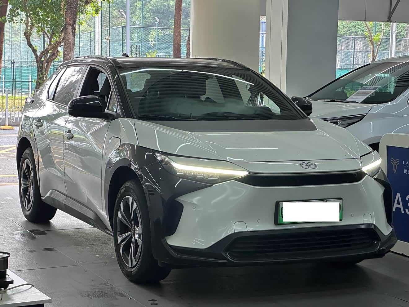 Toyota bZ4X 2023 汽车图片 