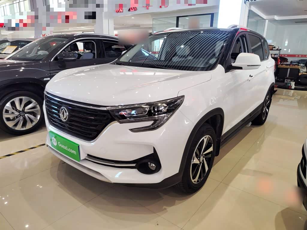 Forthing T5 2019 Forthing T5 2019 immagine di auto