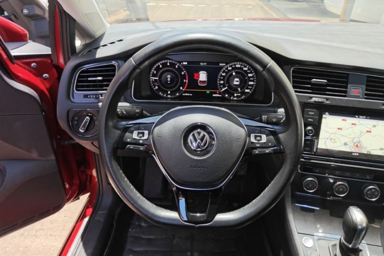 Volkswagen Golf 2019 car image #11