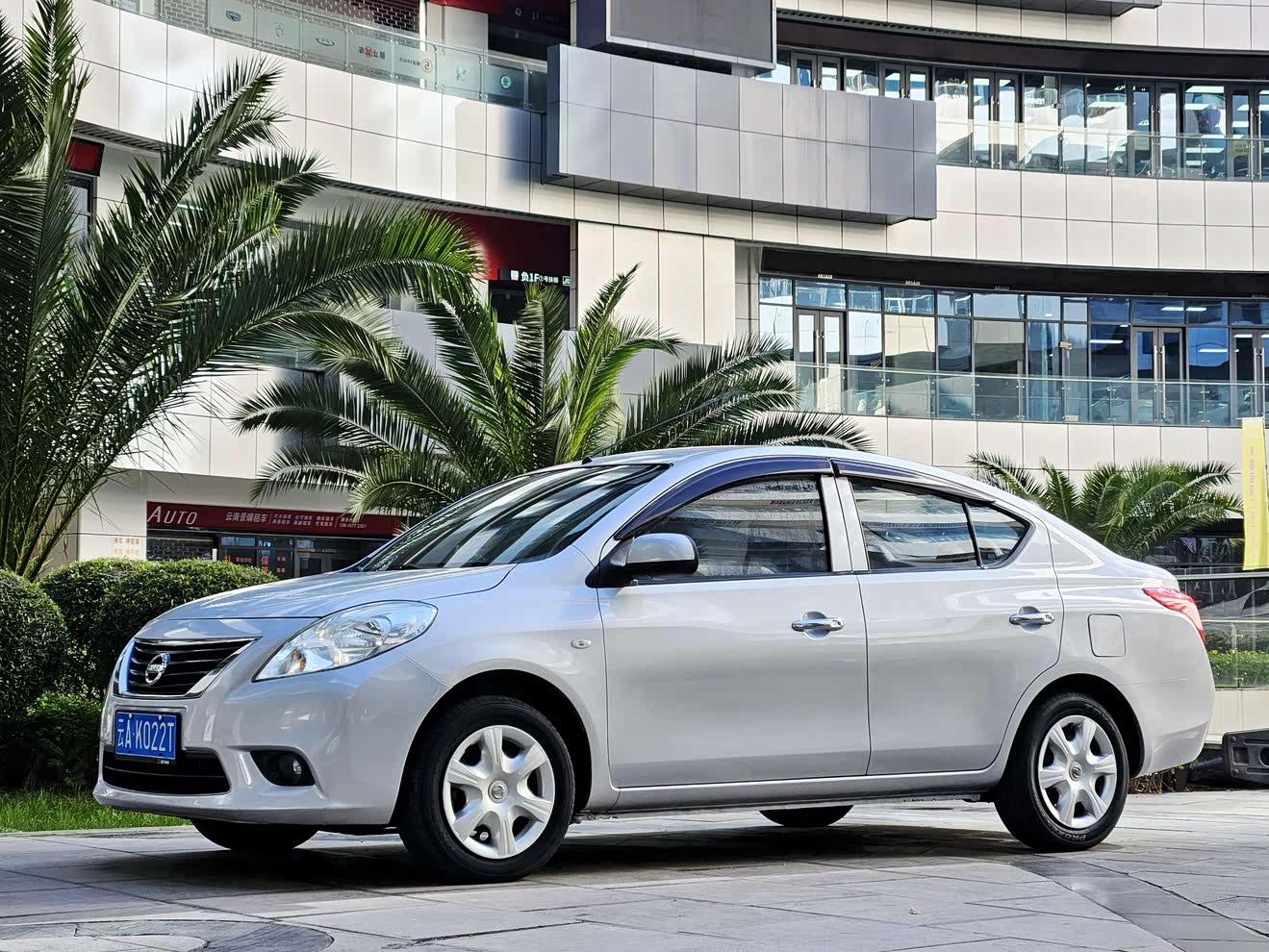 Nissan Sunny 2011 Nissan Sunny 2011 car image