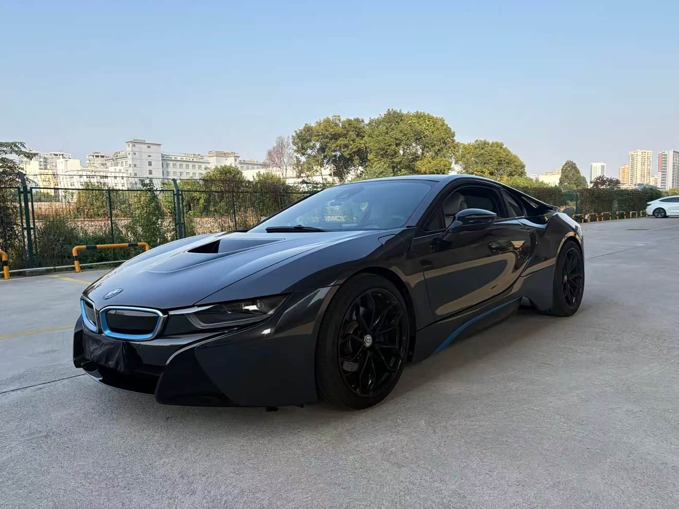 BMW i8 2018 BMW i8 2018 car image