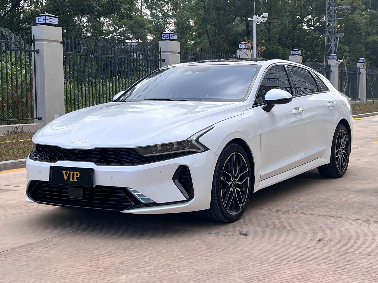 Kia K5 2022 汽车图片 