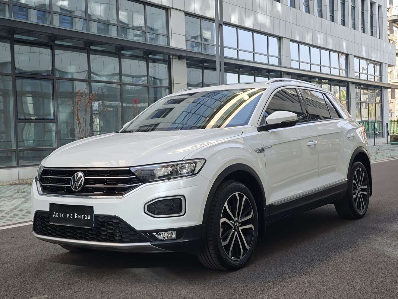 Volkswagen T-Roc 2022 car image 